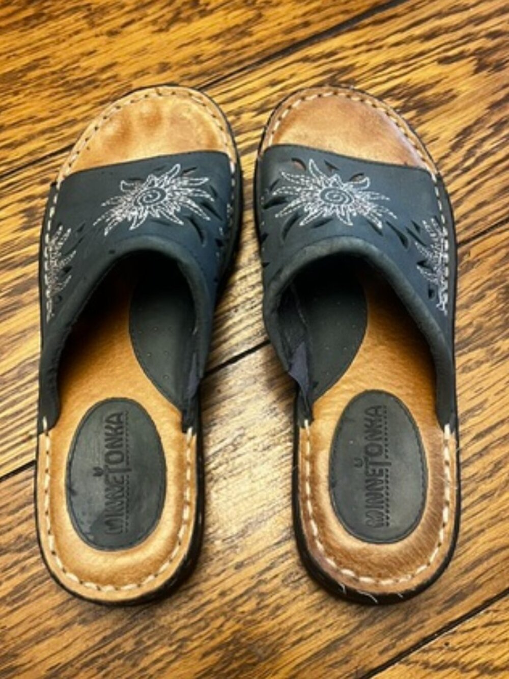 Women's Minnetonka Slide Sandals, Blue Leather upper, Size 8, Great Con!